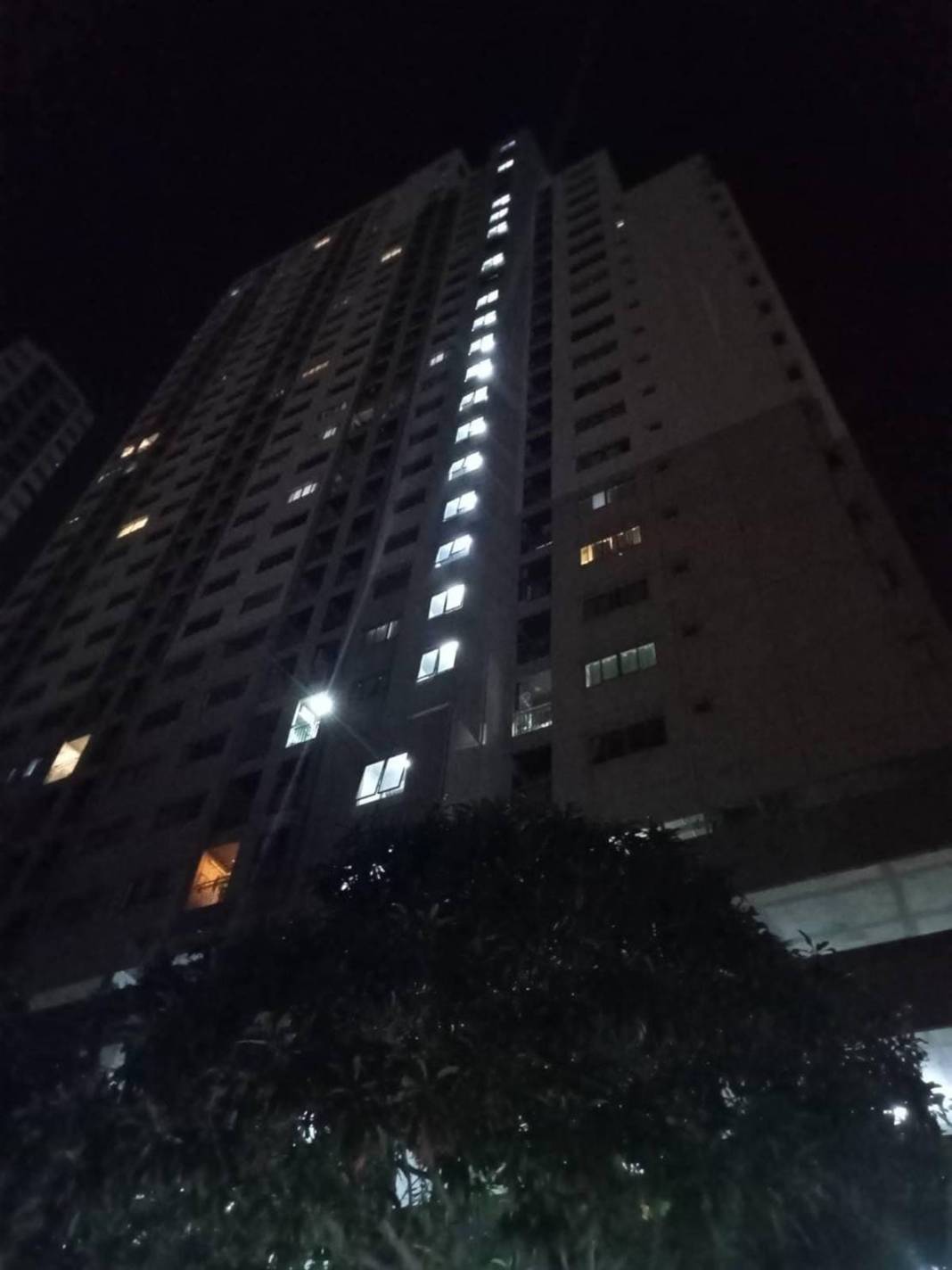 Kaçak çıktığı gökdelenden atladı, paraşütü açılmayınca feci şekilde öldü! Tüyler ürperten görüntü 4